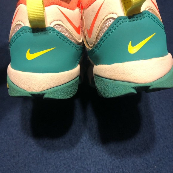 Nike - Picture 4 of 6